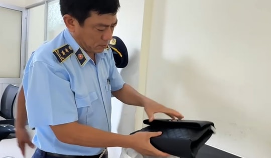 Tiêu hủy hàng loạt túi xách 'hàng hiệu', phụ tùng xe máy giả mạo