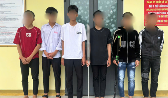 Mang hung khí đi trả thù, nhóm thanh thiếu niên ở Quảng Nam lao vào đánh nhầm người