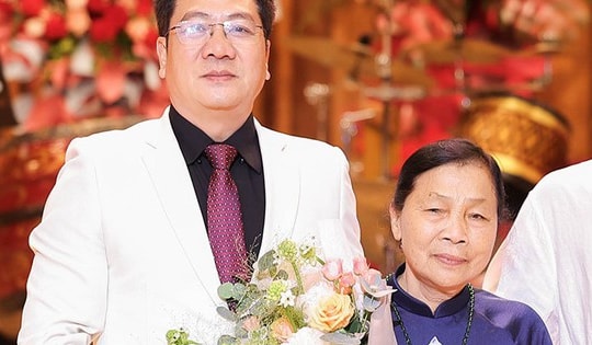 Chân dung người mẹ của nam NSND mới nhậm chức Giám đốc Học viện Âm nhạc Quốc gia Việt Nam