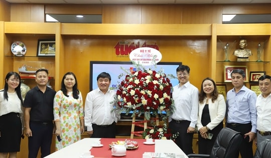 Bộ Y tế thăm và chúc mừng 4 cơ quan báo chí ở TPHCM