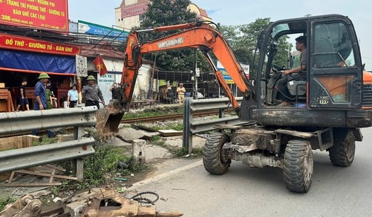 Đóng loạt lối đi 'tử thần' sau tai nạn đường sắt thương tâm tại Văn Điển