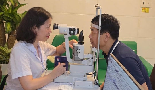 Hơn trăm nhà báo ở Hải Phòng được khám, chăm sóc mắt miễn phí