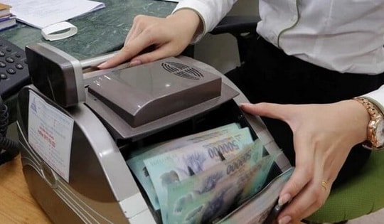 Ngân hàng nào vẫn niêm yết 6%/năm: Gửi tiết kiệm 300 triệu đồng 12 tháng nhận tối đa bao nhiêu tiền lãi?