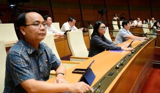 Từ 2026, xe điện, vật liệu xây dựng sẽ phải dán nhãn năng lượng