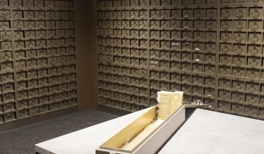 Hé lộ tòa nhà 6 tầng chứa đầy vàng ở Singapore