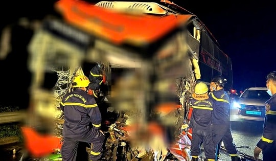 Cắt xe giải cứu hành khách mắc kẹt sau tai nạn nghiêm trọng trên cao tốc Đà Nẵng – Quảng Ngãi