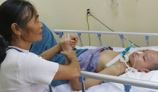 Kỳ tích hồi sinh cậu bé 14 tuổi mắc u não ác tính