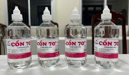 Sử dụng phải cồn y tế giả có thể gây tổn thương thần kinh, mù mắt, tử vong