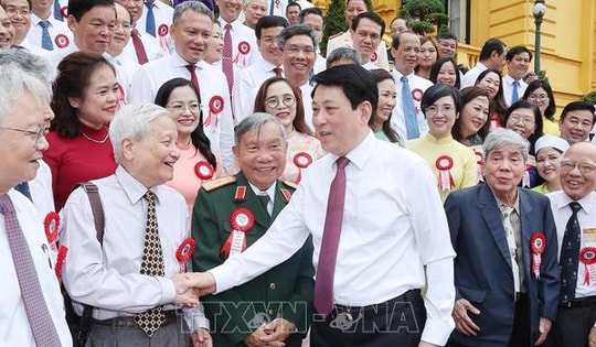 Chủ tịch nước Lương Cường gặp mặt các nhà báo tiêu biểu toàn quốc