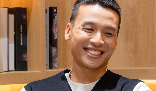 Chuyện chưa kể về nam phóng viên bỏ nghề thành ca sĩ của nhóm nhạc số 1 Việt Nam