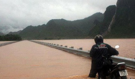 Chuyên gia lý giải nguyên nhân mưa lớn và ngập lụt nhiều nơi