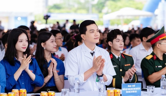 Bác sĩ ‘hot boy’ với ‘nghề tay trái’ cực đỉnh