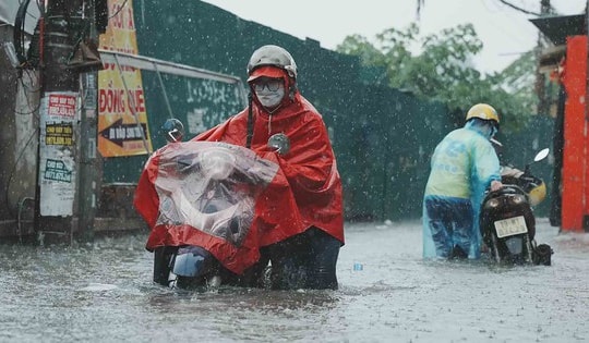 Hàng loạt tuyến phố ở Hà Nội có nguy cơ ngập úng do mưa lớn