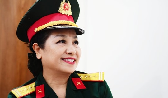 Chuyện chưa kể về NSND Thu Hà - nữ giảng viên mang hàm Đại tá