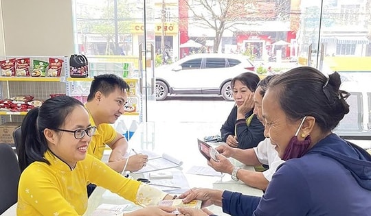 Điều kiện để người không có lương hưu dưới 75 tuổi được hưởng trợ cấp tháng