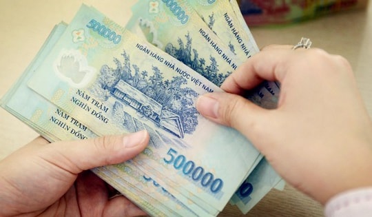 Thủ tướng: Khẩn trương chi trả chế độ, chính sách cho người nghỉ việc sau sắp xếp