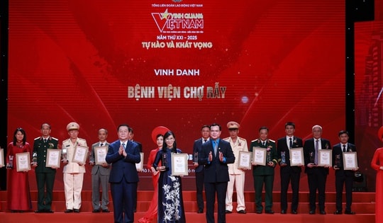 Bệnh viện hạng đặc biệt của Bộ Y tế ở phía Nam được vinh danh 'Vinh quang Việt Nam'
