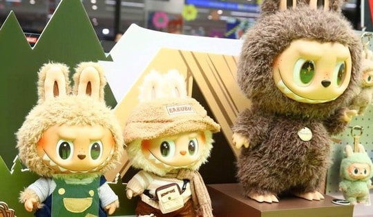 Đồ chơi Labubu ‘độc bản toàn cầu’ đấu giá hơn 4,5 tỷ, giới trẻ tranh nhau sở hữu