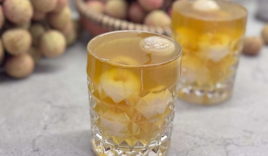 Cách ăn vải thiều 'rất khác', không sợ nóng: Tận dụng cả vỏ và làm thế này vừa đã khát lại giải nhiệt, ngon miệng