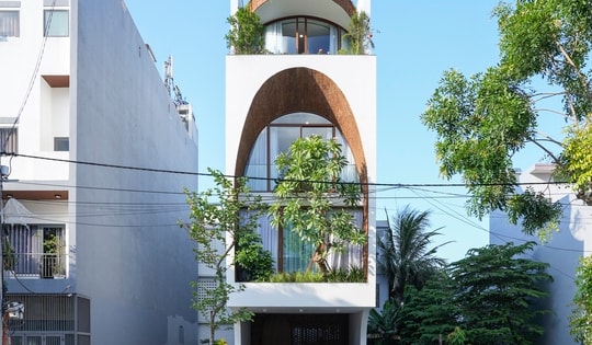 Những cách ứng dụng ánh sáng tự nhiên hiệu quả khi xây nhà ống