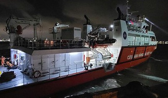 Bình Định: Cứu nạn khẩn cấp ngư dân bị liệt nửa người khi hành nghề trên biển