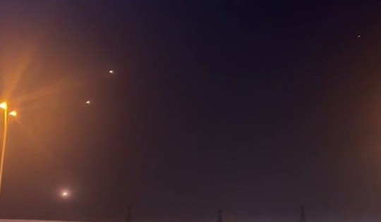 Cận cảnh Iran dội tên lửa vào căn cứ quân sự Mỹ