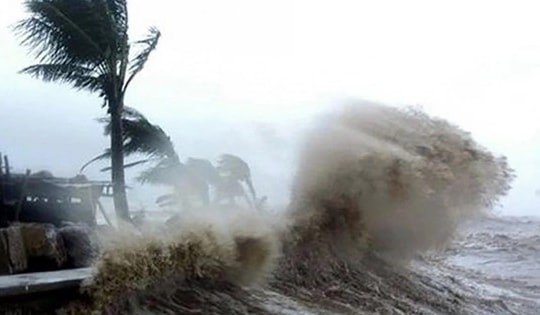 Vùng áp thấp sẽ mạnh lên thành áp thấp nhiệt đới trên Biển Đông 24h tới