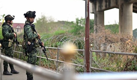 Thái Lan đóng cửa biên giới trên bộ và trên biển với Campuchia