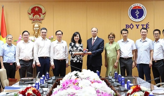 Bộ trưởng Đào Hồng Lan tiếp xã giao Đại sứ Cuba tại Việt Nam