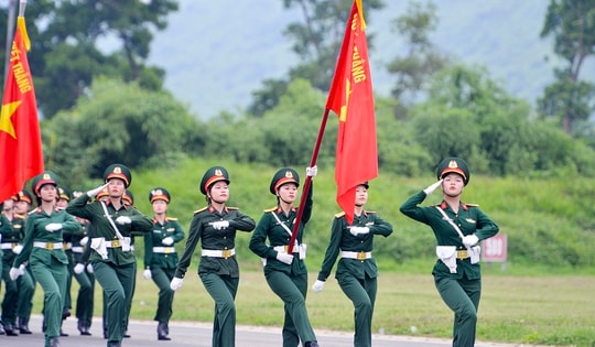 Hơn 7.400 cán bộ, chiến sĩ, dân quân tự vệ lần đầu hợp luyện chuẩn bị cho lễ diễu binh, diễu hành dịp Quốc khánh