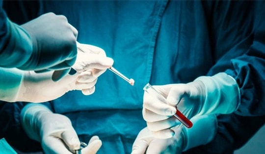 Lý do khiến người đàn ông phát hiện dị vật dài 17cm trong ruột suốt 50 năm