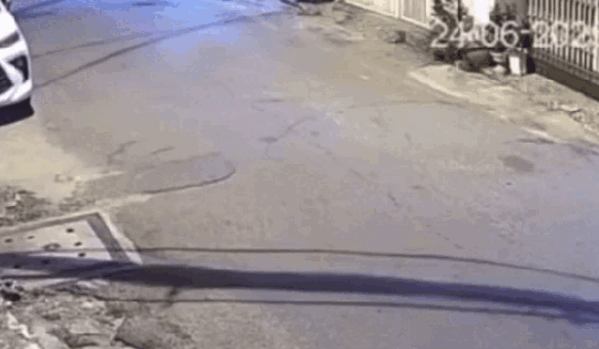 Người đàn ông tử vong tại chỗ sau cú va chạm với xe lôi chở rau củ