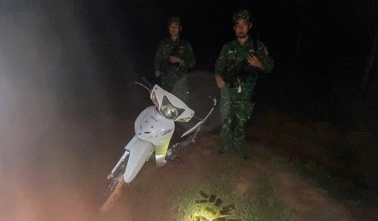 Truy tìm hai đối tượng bỏ lại 18kg vàng trên đường mòn biên giới Tây Ninh