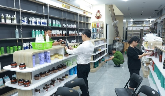 Quảng Trị phát hiện 2,5 tấn mỹ phẩm không rõ nguồn gốc