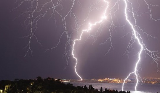 Video hướng dẫn kỹ năng an toàn khi có dông sét