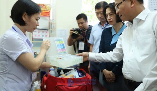 Phó Thủ tướng Lê Thành Long kiểm tra công tác chuẩn bị thi tốt nghiệp THPT tại Quảng Ninh