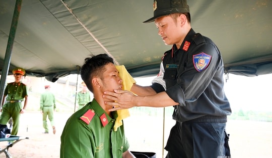 Quân y đồng hành cùng chiến sĩ luyện tập diễu binh, diễu hành dịp 2/9