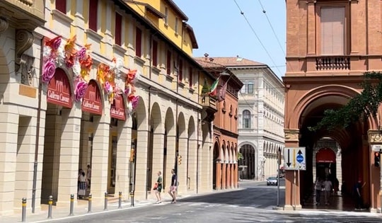 Bologna – Thành phố mái vòm cổ kính, nơi ẩm thực và tri thức hòa quyện giữa lòng nước Ý