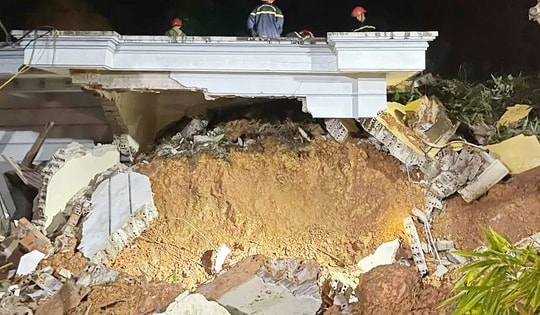 Sạt lở đất vùi lấp nhà dân ở TP Yên Bái, nam sinh 15 tuổi tử vong