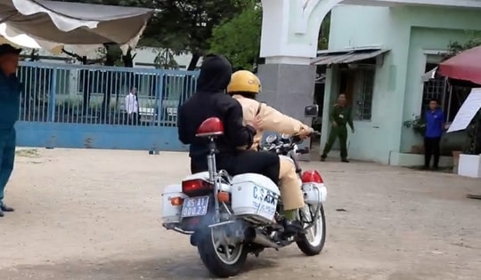 3 thí sinh ngủ quên trước giờ thi được CSGT Ninh Thuận hỗ trợ đến điểm thi kịp thời