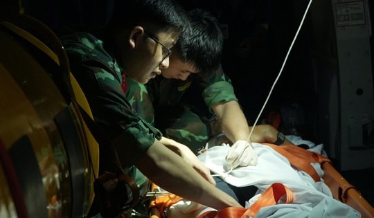 Ngư dân Quảng Ngãi thoát chết ngoạn mục khi bị thủng tạng trên biển