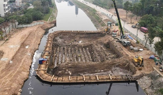 Sông Tô Lịch sắp hồi sinh trong xanh, nước chảy cuồn cuộn?