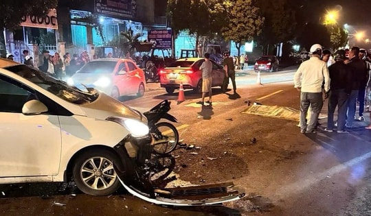 2 thanh thiếu niên đi xe máy tử vong thương tâm sau va chạm với ô tô con