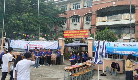 Hàng nghìn sinh viên tham gia 'tiếp sức mùa thi' ở TPHCM