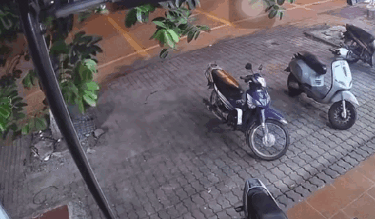 Ô tô 'điên' húc văng hàng loạt xe máy ở Bắc Ninh khiến 2 người trọng thương