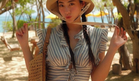 Set đồ đi biển đơn giản mà gây thương nhớ của Hoa hậu quê Cao Bằng