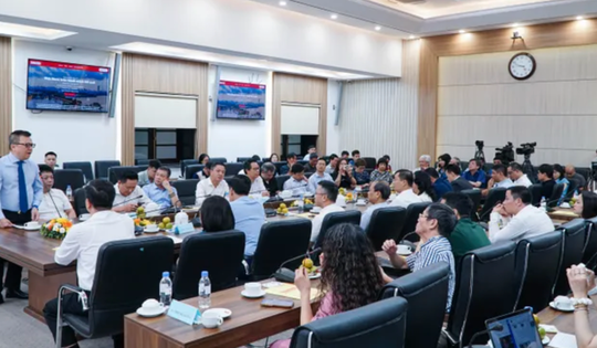 Tìm kiếm tác phẩm ảnh báo chí phản ánh 'Việt Nam trên hành trình đổi mới'