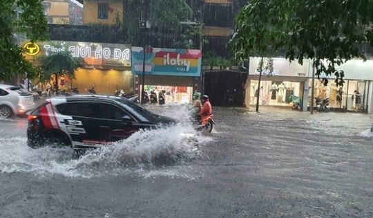 Miền Bắc mưa dông rải rác trước khi bước vào đợt mưa cực lớn