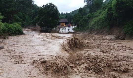 Video hướng dẫn kỹ năng phòng tránh rủi ro lũ quét, sạt lở đất