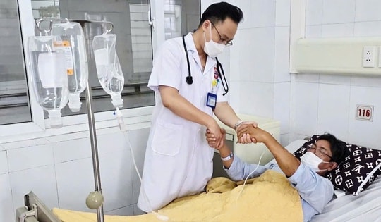 Ăn con so biển, người đàn ông phải nhập viện cấp cứu